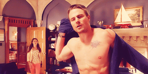 Staff Arrow-honor-thy-father-oliver-and-thea-queen-stephen-amell-willa-holland-gif-35